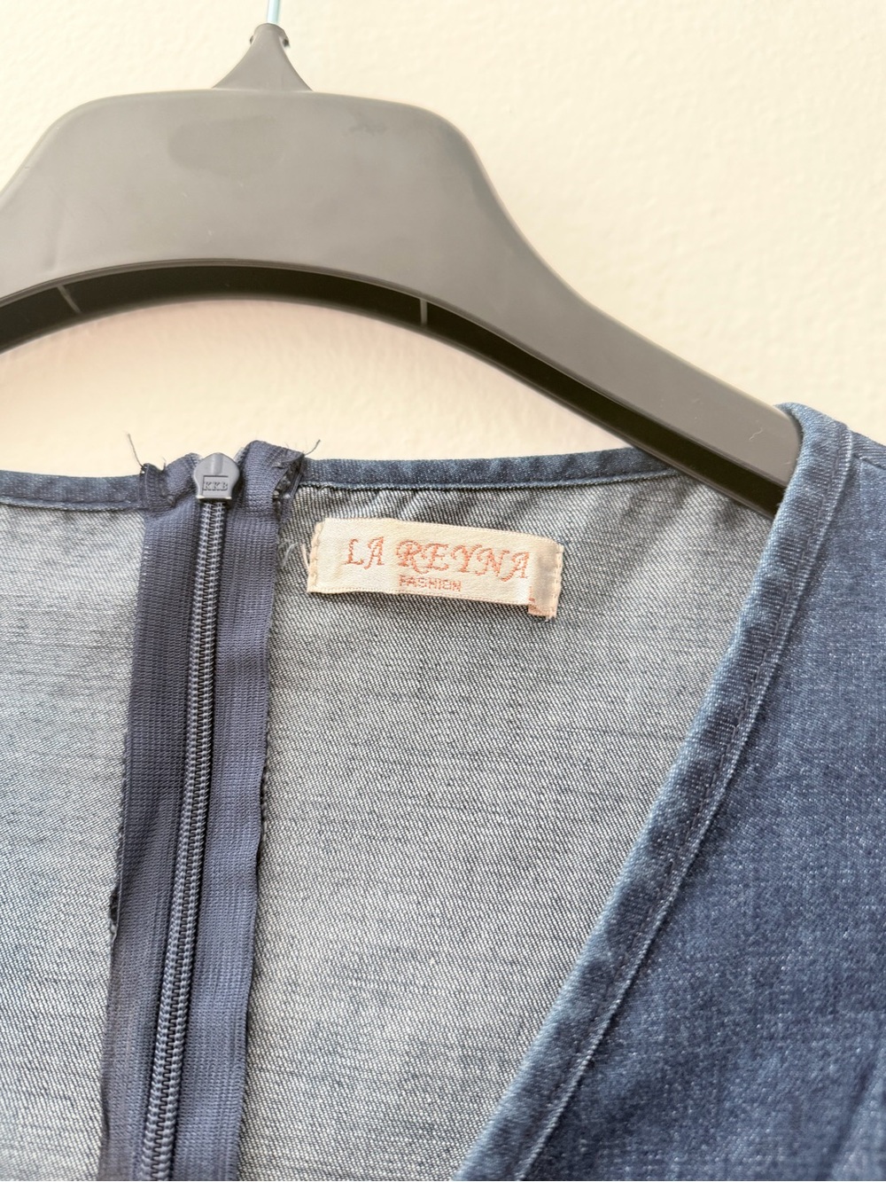 La Reyna Chambray Wide Leg Jumpsuit Ruffle V Neck Tie Waist Women’s L - Picture 4 of 9